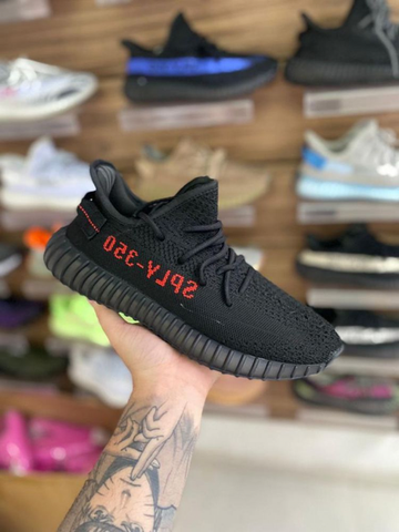 Tênis Yeezy Boost 350 - Preto Vermelho